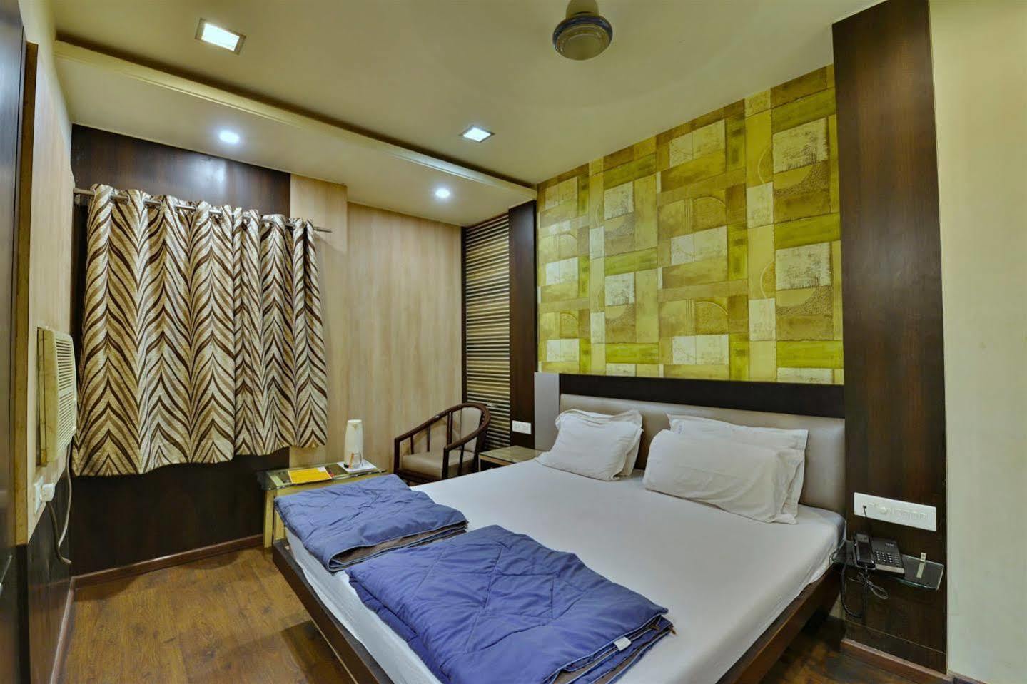 Hotel Kanishka Rāipur Екстериор снимка