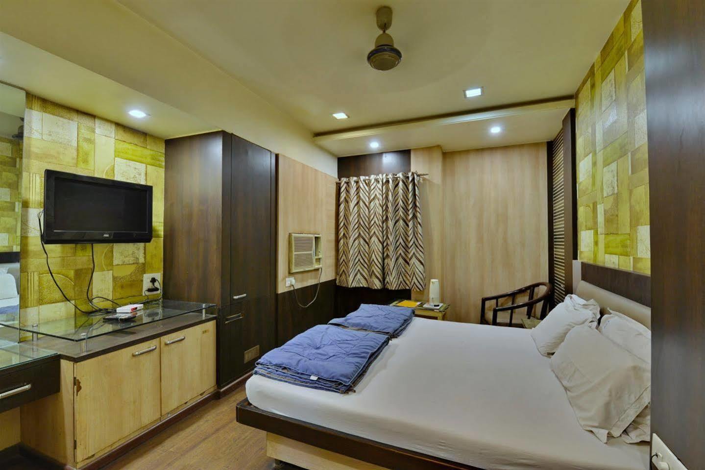 Hotel Kanishka Rāipur Екстериор снимка