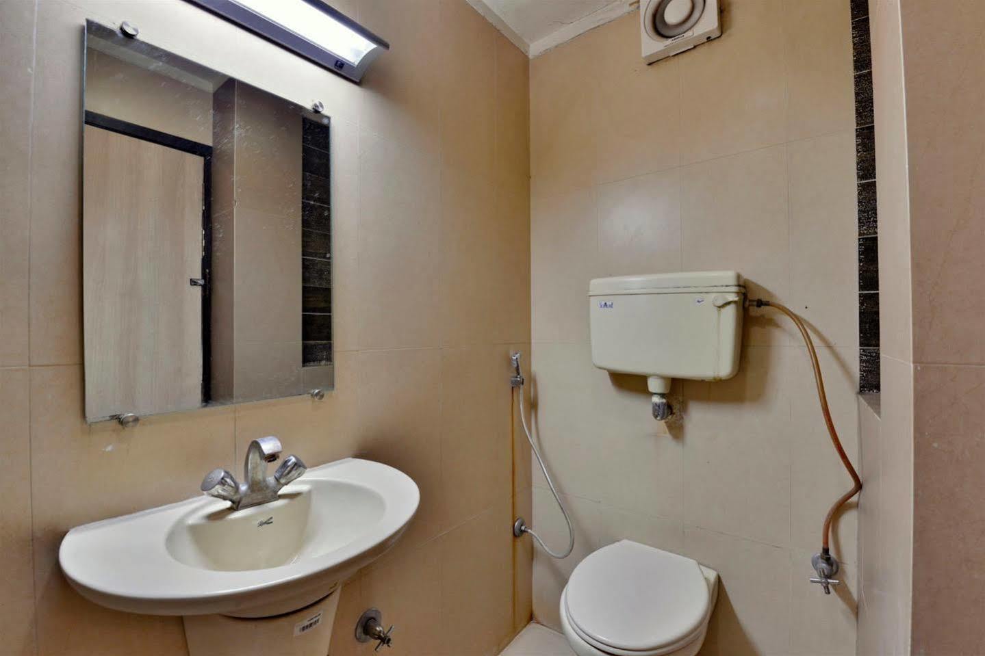 Hotel Kanishka Rāipur Екстериор снимка