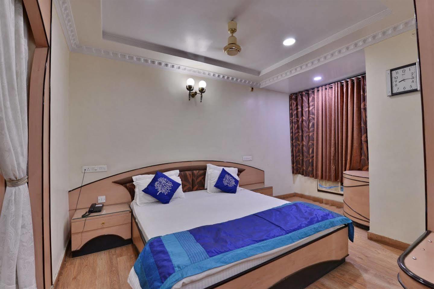Hotel Kanishka Rāipur Екстериор снимка