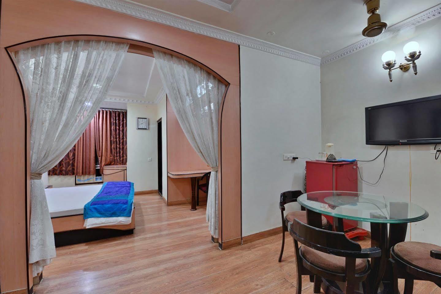 Hotel Kanishka Rāipur Екстериор снимка