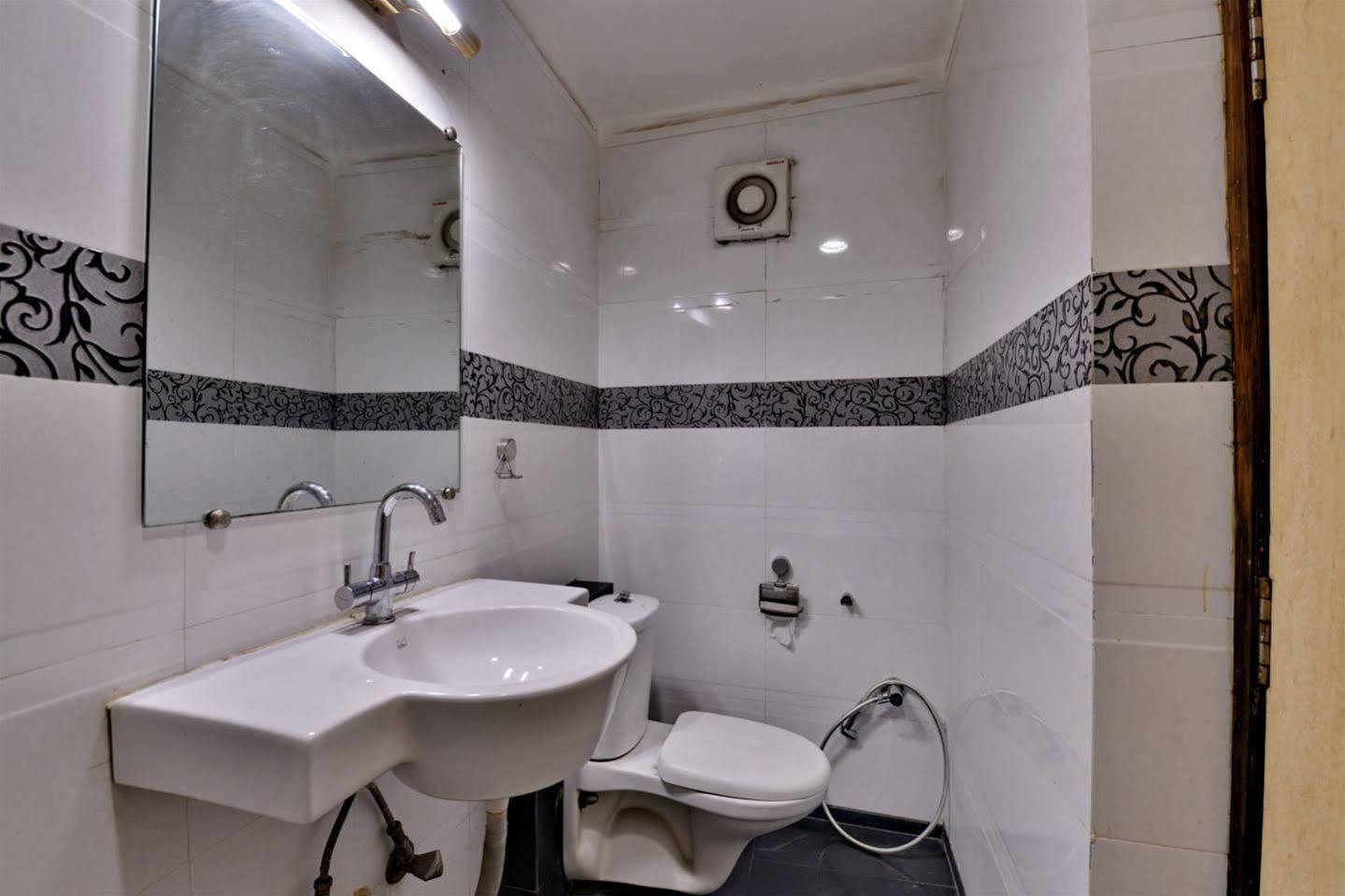 Hotel Kanishka Rāipur Екстериор снимка